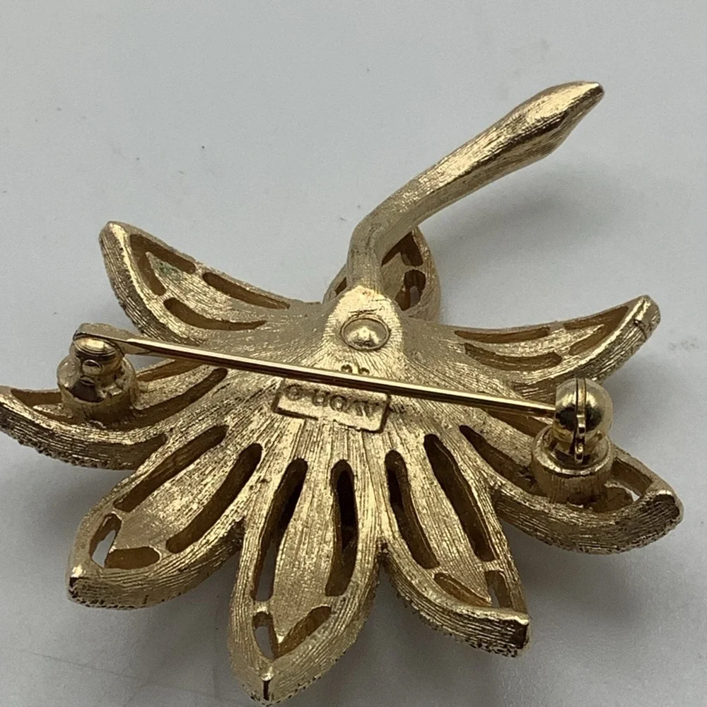 Vintage Avon Goldtone 2” Lotus Brooch